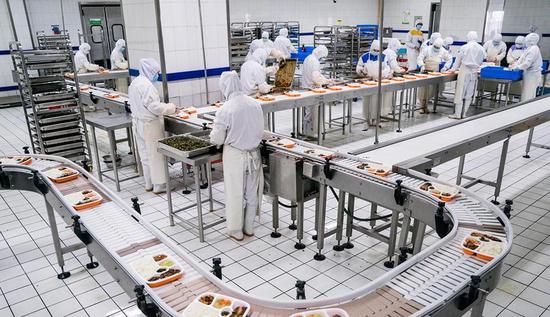 探訪春運高鐵盒飯生產全過程 從原料到餐桌，守護旅客舌尖安全