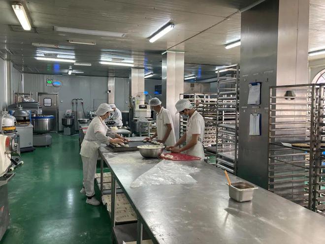 青浦18家食品生產(chǎn)企業(yè)有序復(fù)工，市場監(jiān)管多舉措筑牢食品安全防線